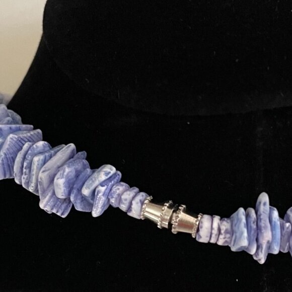 Hawaiian Blue Puka Shell Necklace Men or Women 17in Barrell Clasp Beach Coastal - Picture 3 of 5